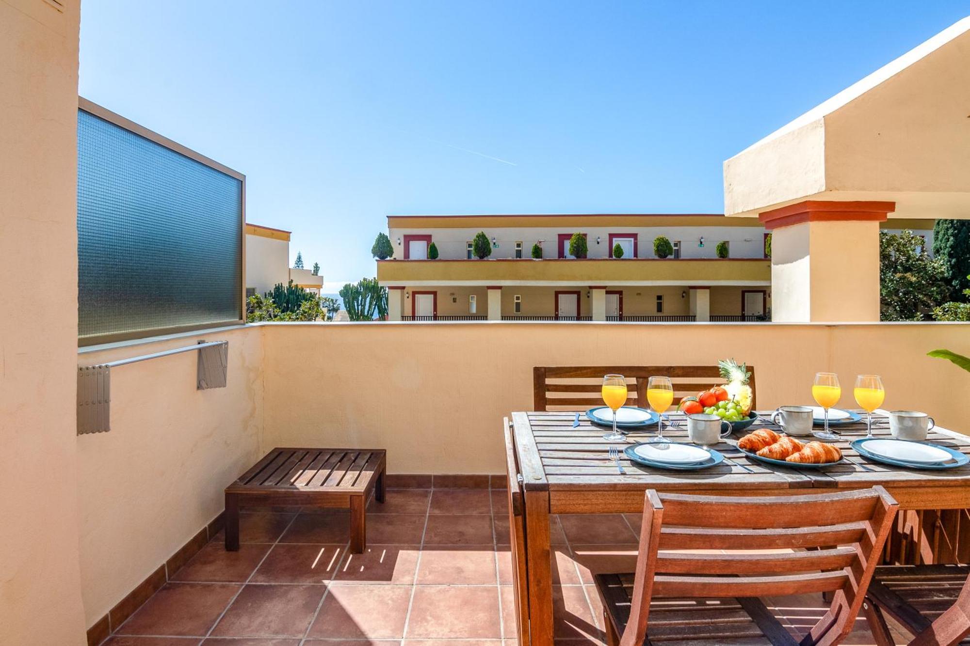 Oleholidays 226 Romana Playa Primera Linea De Mar Marbella